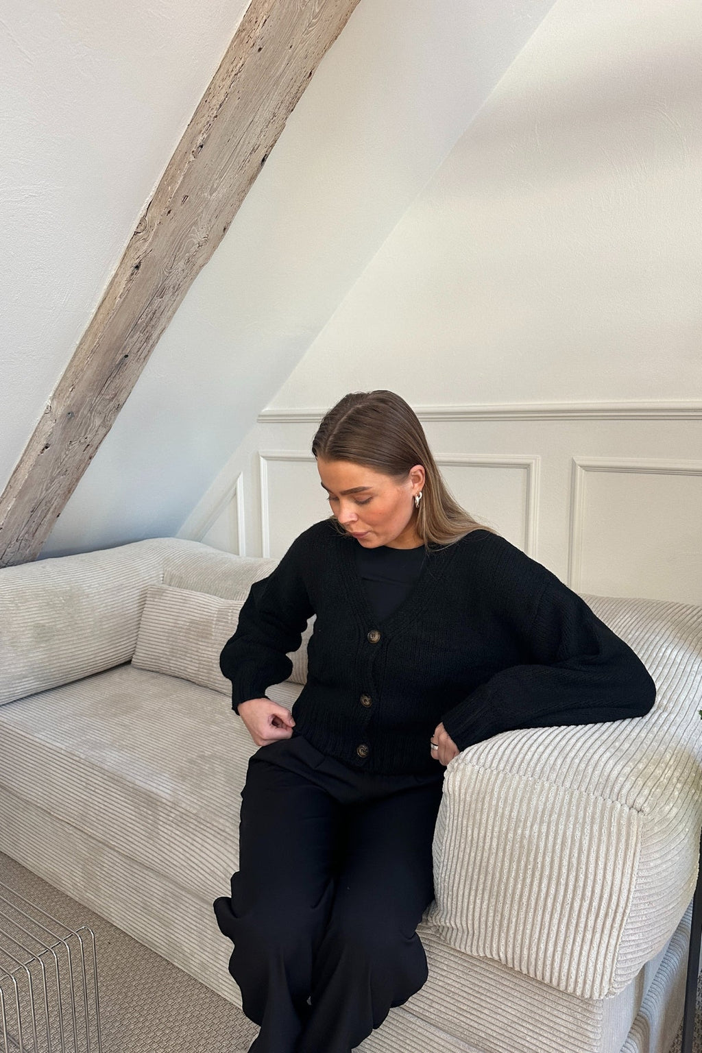 Ζακέτα με V λαιμόκοψη - Μαύρη