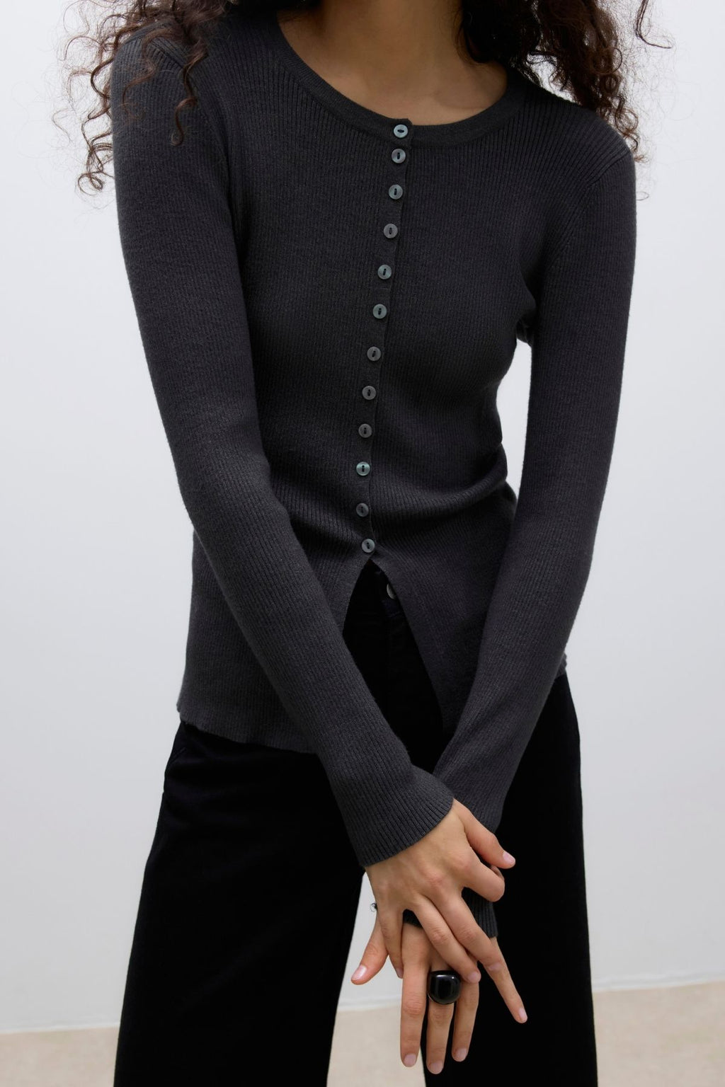 Ukino o -neck knit ζακέτα - σκούρο γκρι melange