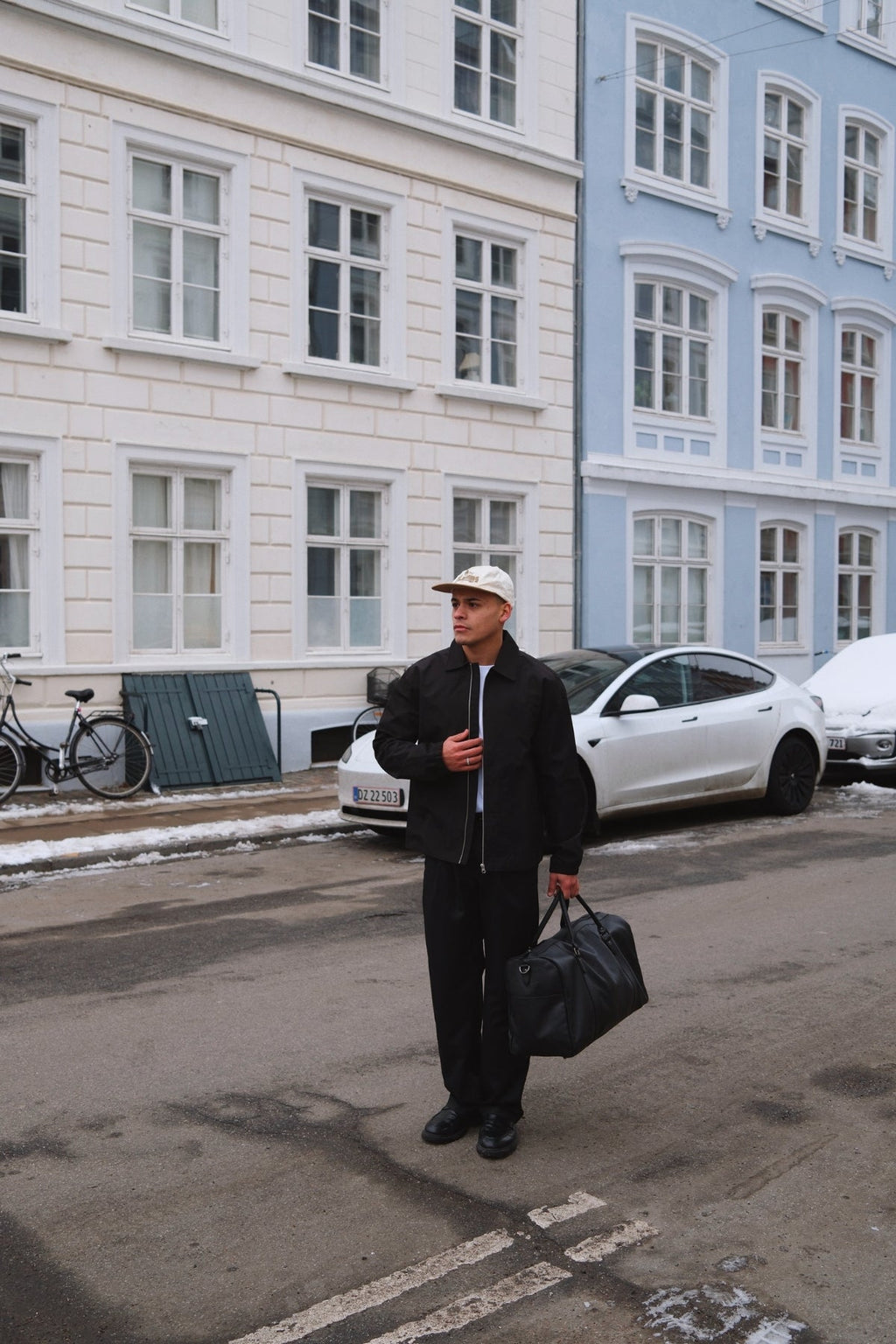 Κοντό μπουφάν με φερμουάρ - Μαύρο