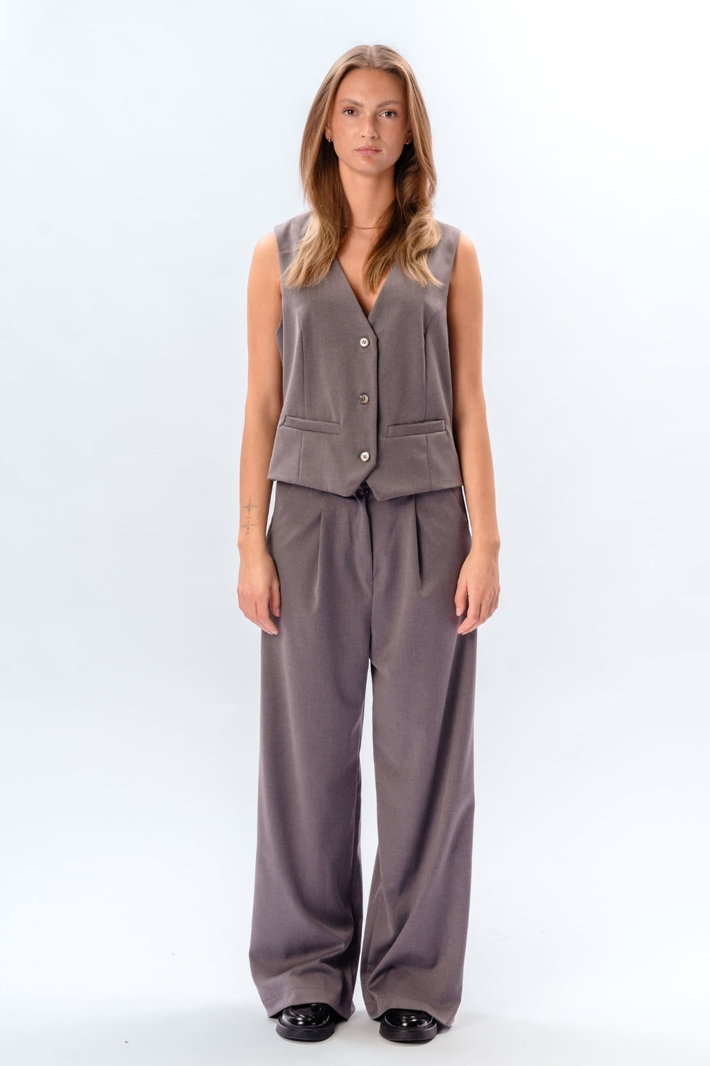 Nadia vest and pants (Dark Grey) - Package deal