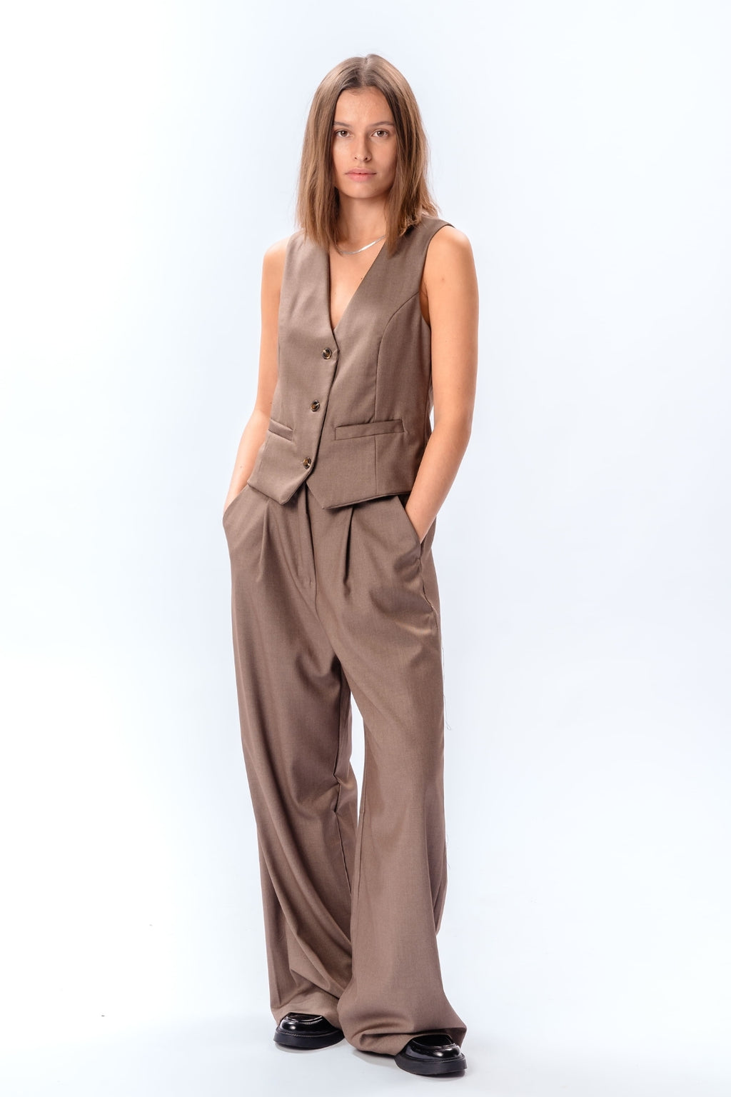 Nadia vest and pants (Taupe) - Package deal