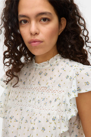 Trine Lace Top - Snow White AOP:Maguerite Blue Jasper