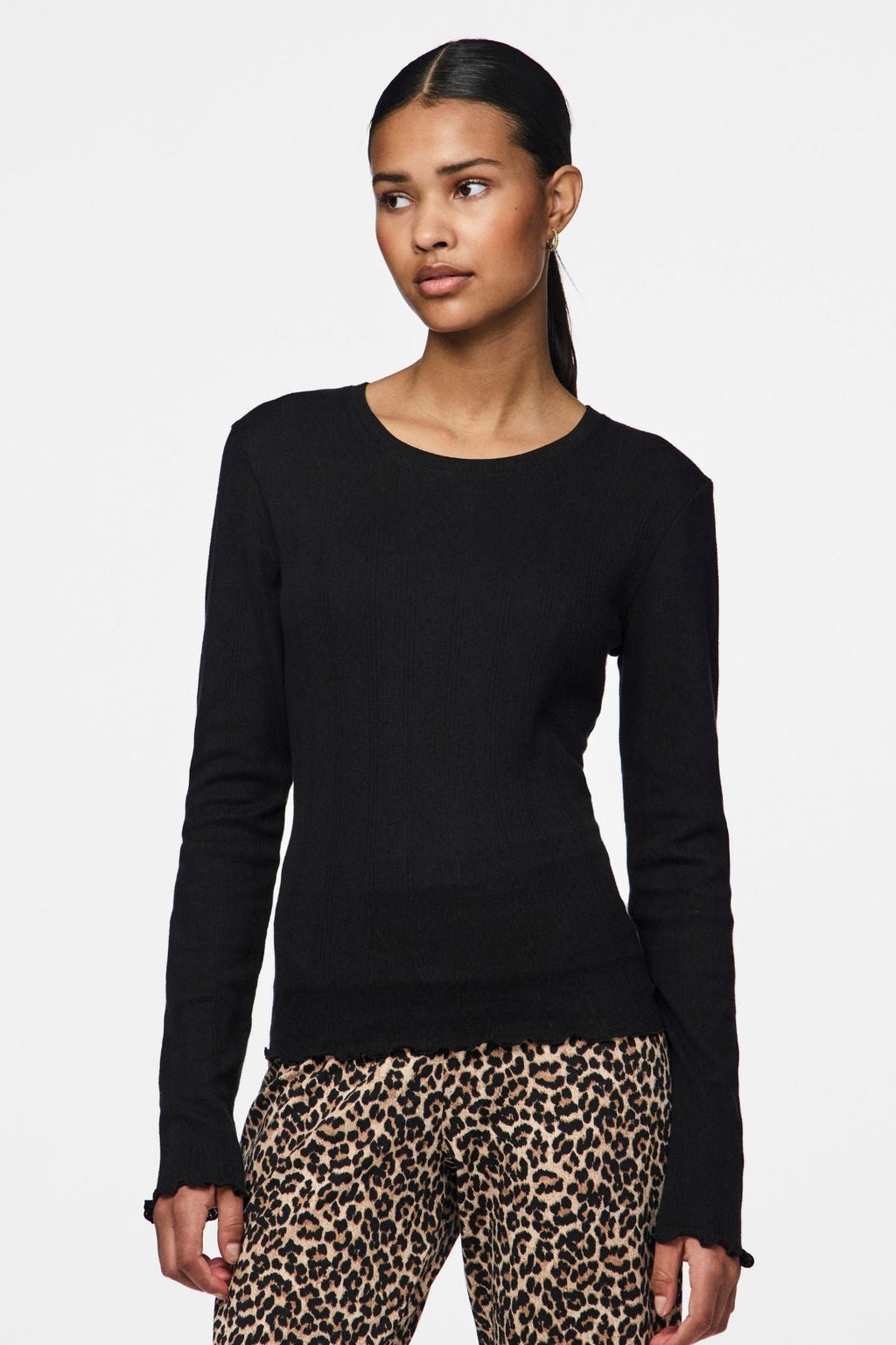 Marie O -Neck Poin Top - Black