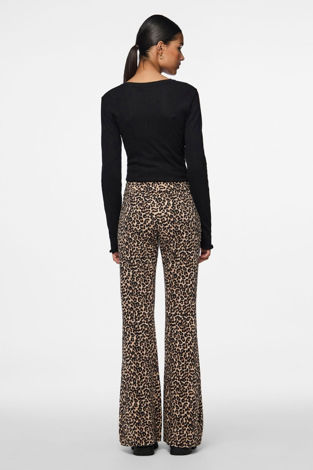 Marie O -Neck Poin Top - Black