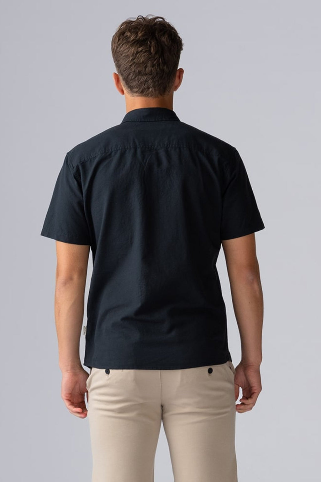 Λινό πουκάμισο με κοντά μανίκια - Μαύρο