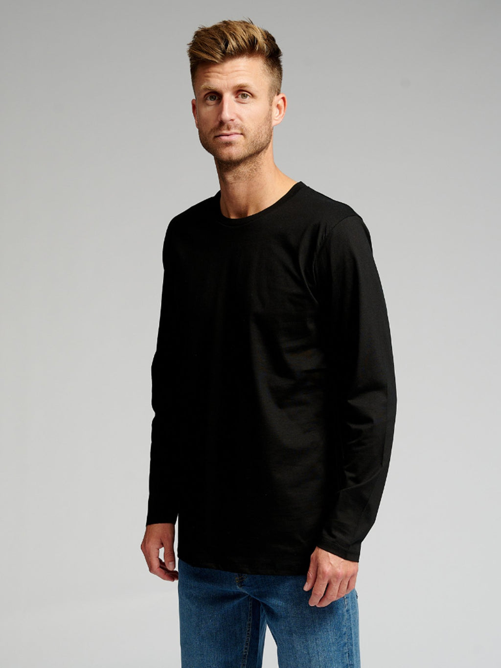 Basic T-shirt με μακριά μανίκια-μαύρο