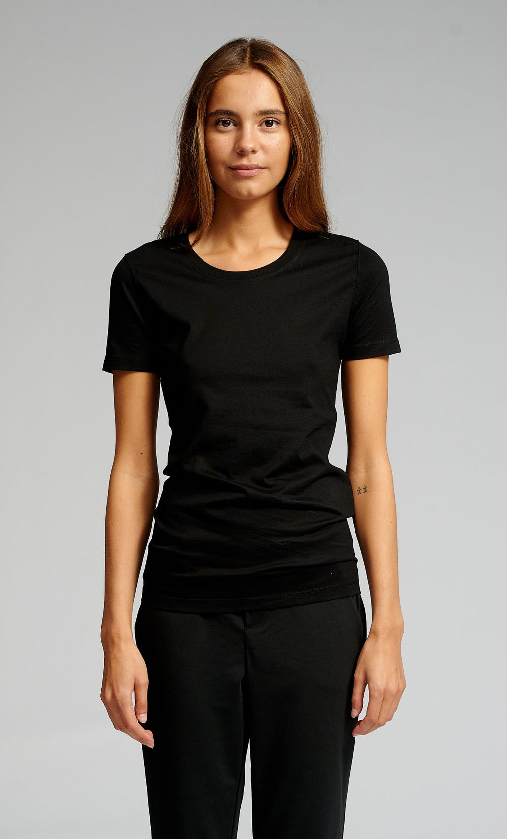 Τοποθετημένο μπλουζάκι - μαύρο
